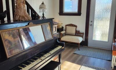 2 newly renovated, spacious rooms for rent