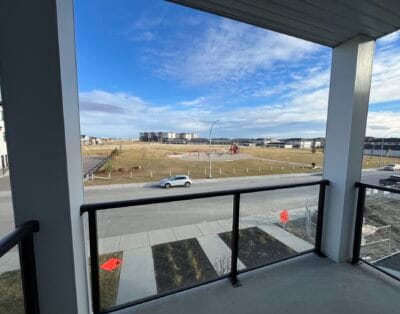 Fully furnished 2-Bedroom Condo-style Townhouse with Private Top floor Terrace / Lounge – 9 mins to airport & 20 mins to downtown