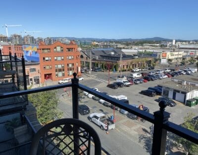 Bright quiet top floor 1 bdrm in old Victoria