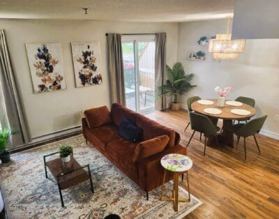 Beautiful 2 bedroom, 2 Level Condo, 2 parking spaces