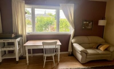 Sunny studio for one in Victoria