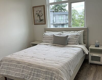 New Modern 1 Bed + Den Condo – 5 Min Walk to Hospital